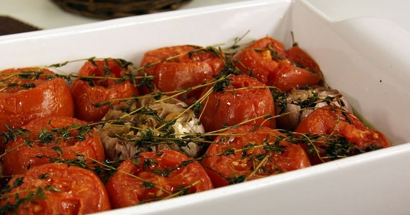 Tomate assado com ervas e alho